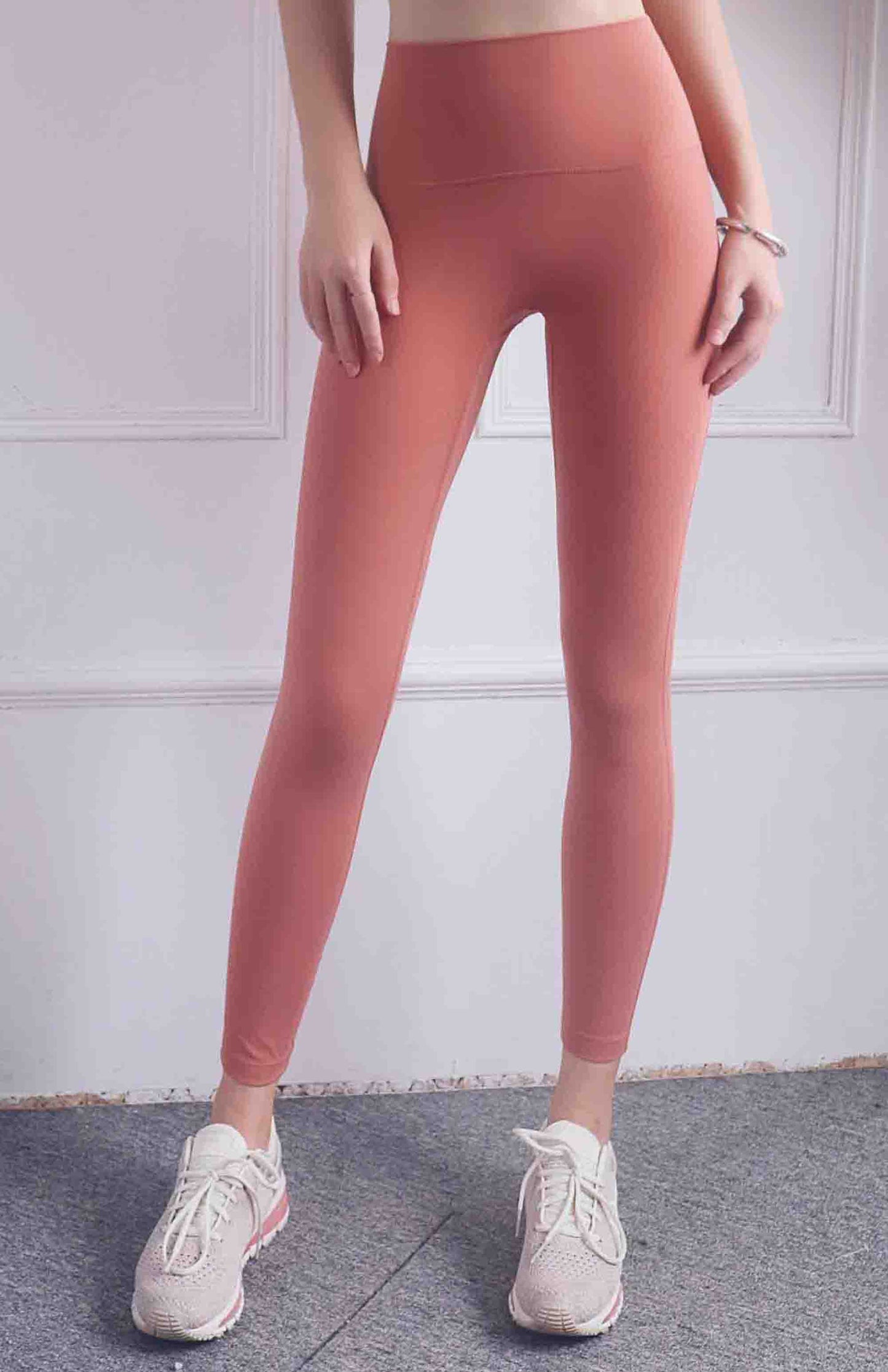 CK1204-BR European and American medium-intensity peach hip-lifting sports fitness leggings, seamless and naked feel high-waisted tight yoga pants.