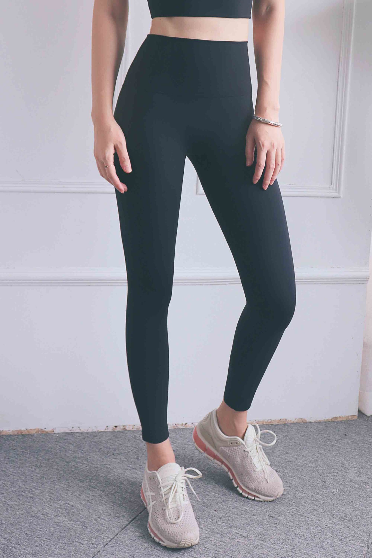 CK1204-BR European and American medium-intensity peach hip-lifting sports fitness leggings, seamless and naked feel high-waisted tight yoga pants.