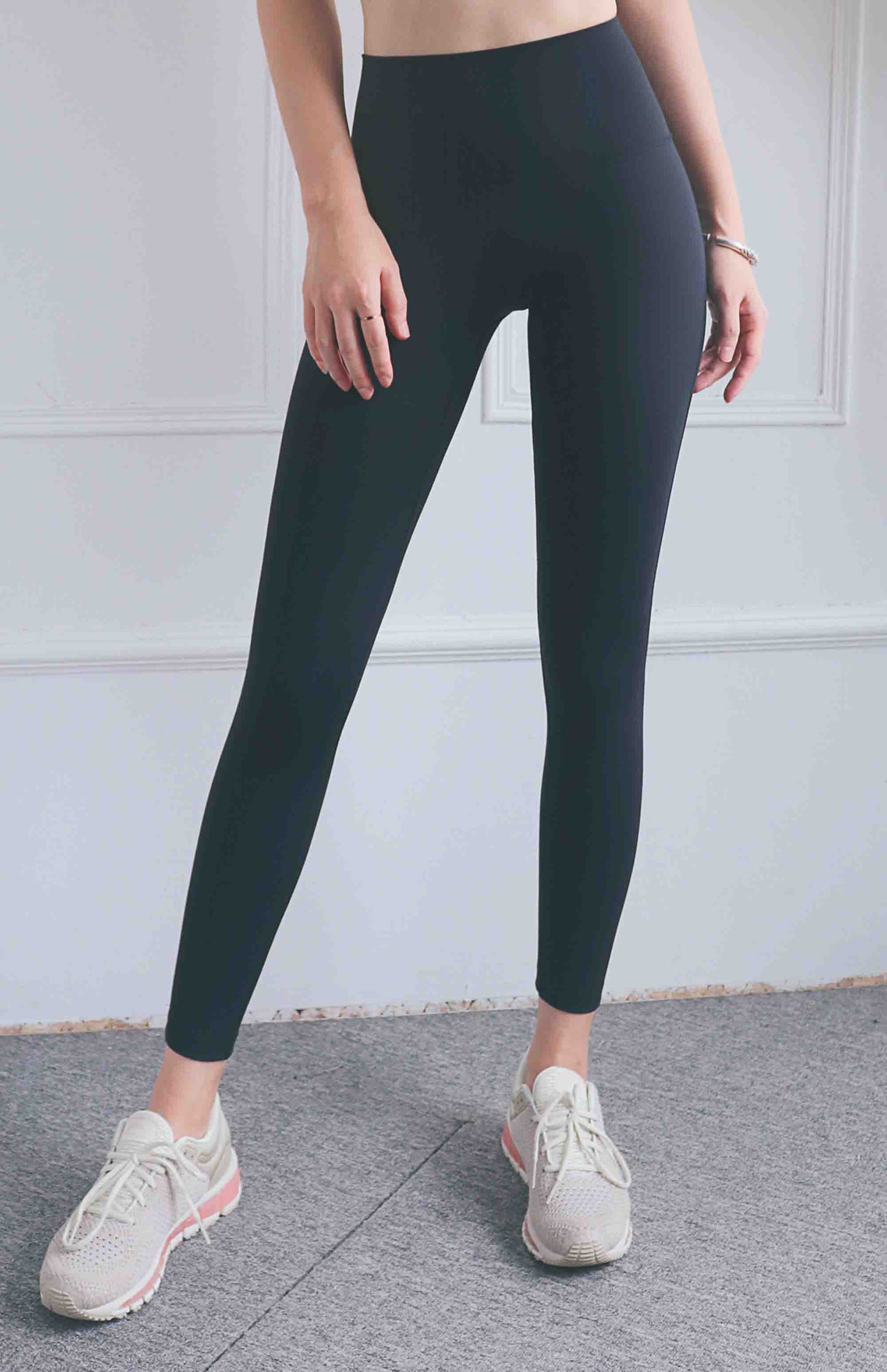 CK1204-BR European and American medium-intensity peach hip-lifting sports fitness leggings, seamless and naked feel high-waisted tight yoga pants.