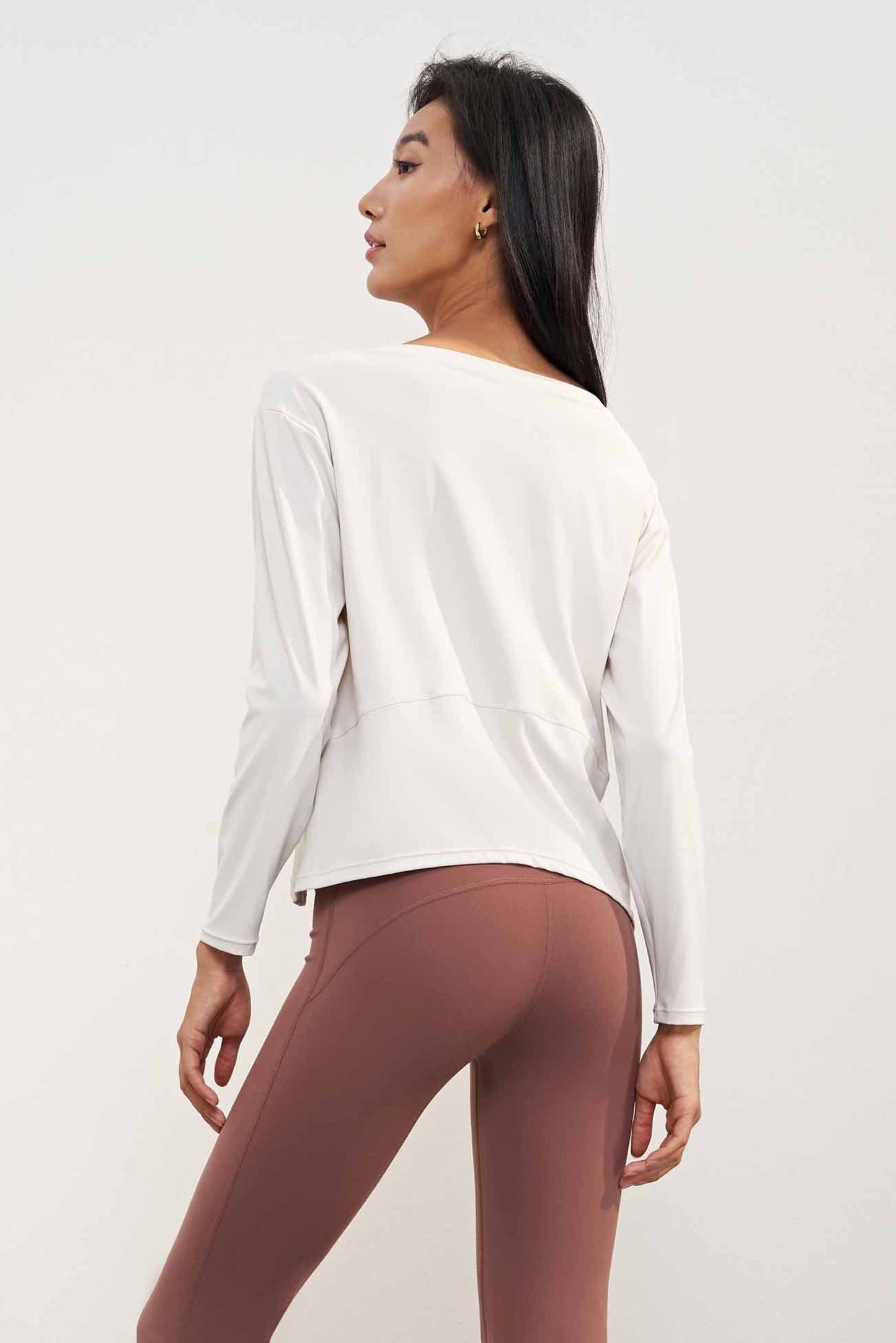 CX1588-LNU light naked feeling comfortable round neck yoga long sleeve loose fit slim top women curved bottom sports smock