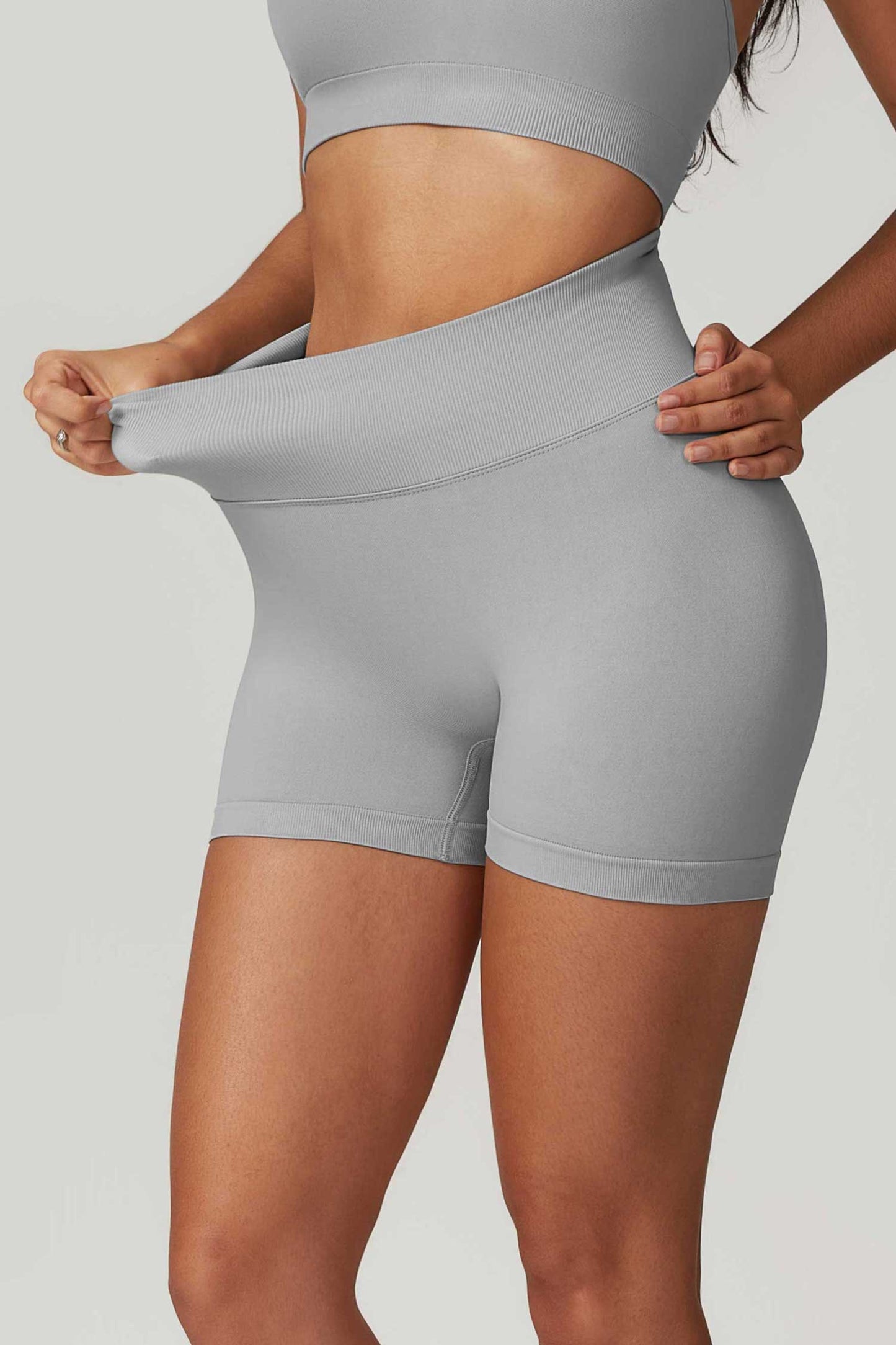 HR7692-2Seamless high-waisted yoga shorts from Europe and America, designed to flatten the stomach and lift the buttocks, suitable for wearing outside for running and other sports activities