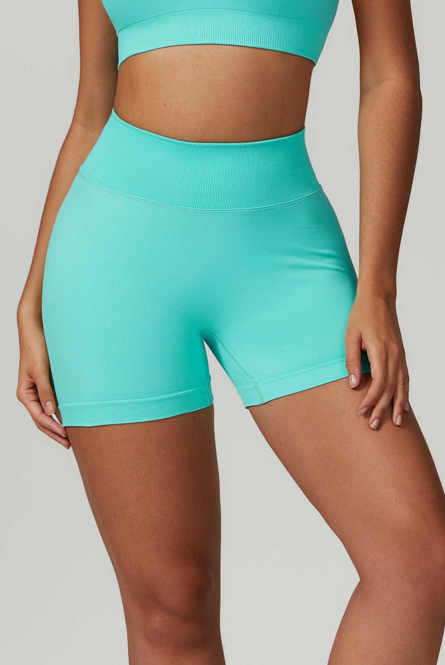 HR7692-2Seamless high-waisted yoga shorts from Europe and America, designed to flatten the stomach and lift the buttocks, suitable for wearing outside for running and other sports activities