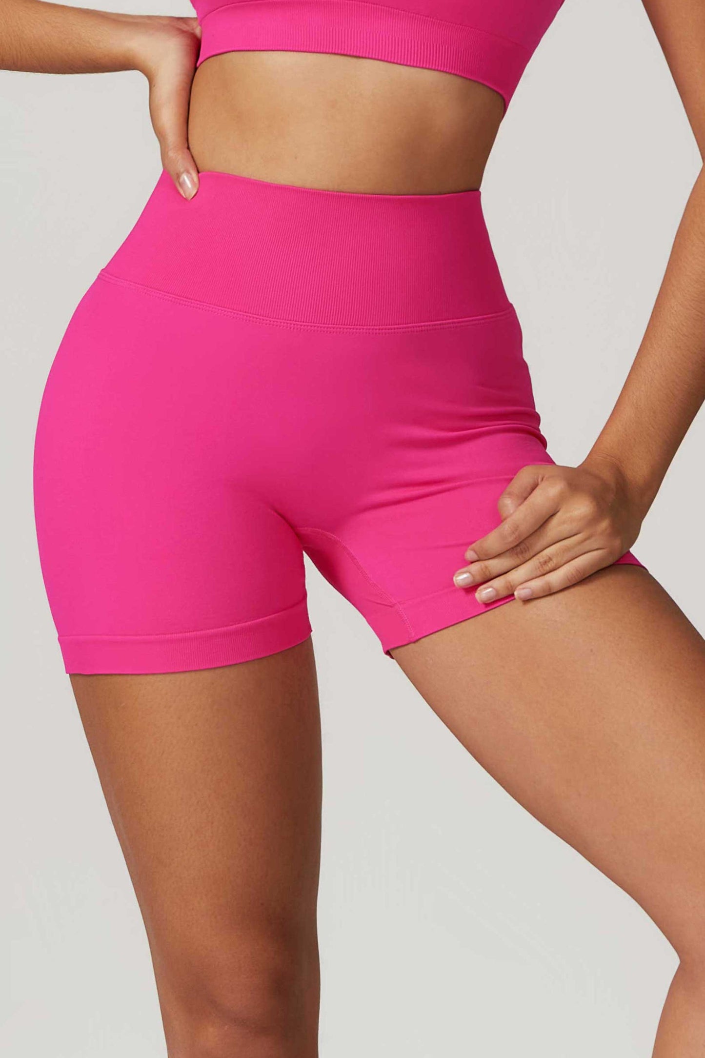 HR7692-2Seamless high-waisted yoga shorts from Europe and America, designed to flatten the stomach and lift the buttocks, suitable for wearing outside for running and other sports activities