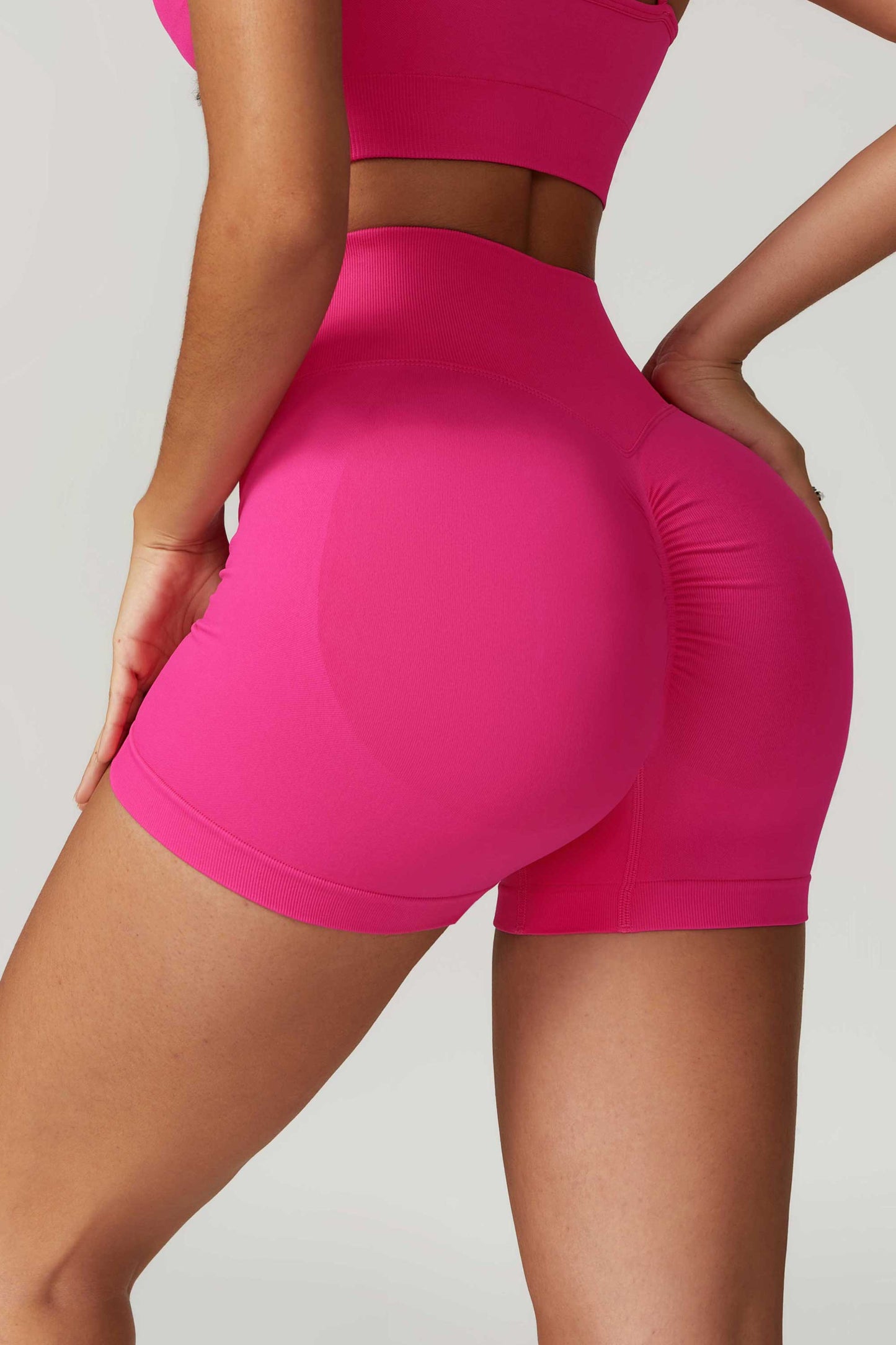 HR7692-2Seamless high-waisted yoga shorts from Europe and America, designed to flatten the stomach and lift the buttocks, suitable for wearing outside for running and other sports activities