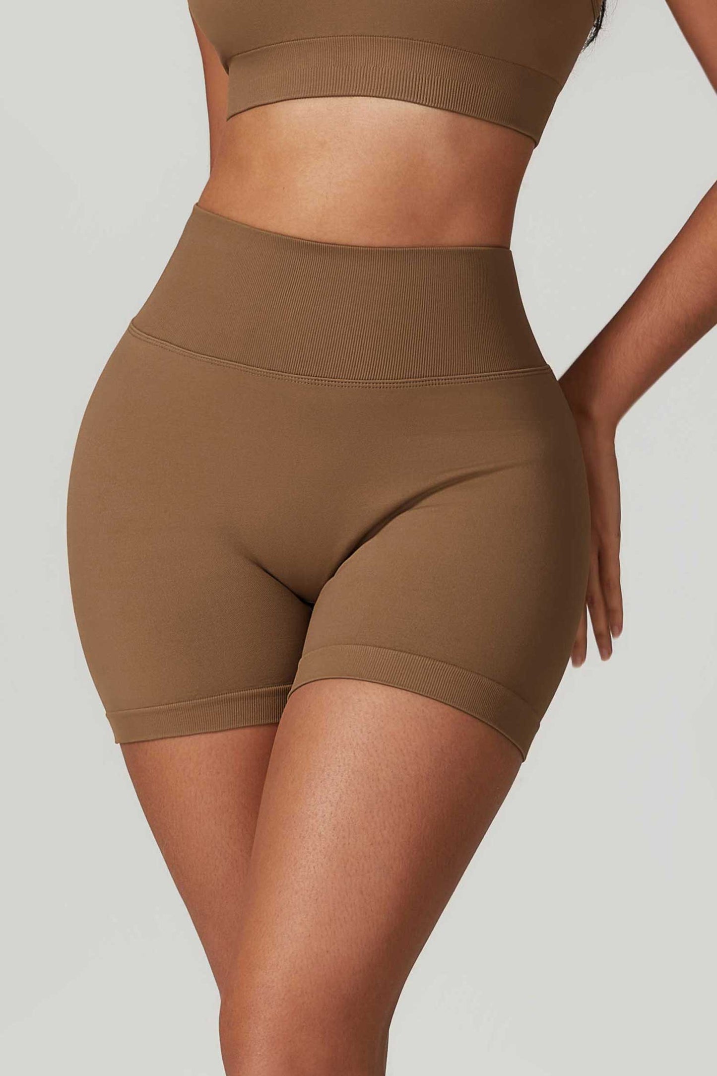 HR7692-2Seamless high-waisted yoga shorts from Europe and America, designed to flatten the stomach and lift the buttocks, suitable for wearing outside for running and other sports activities