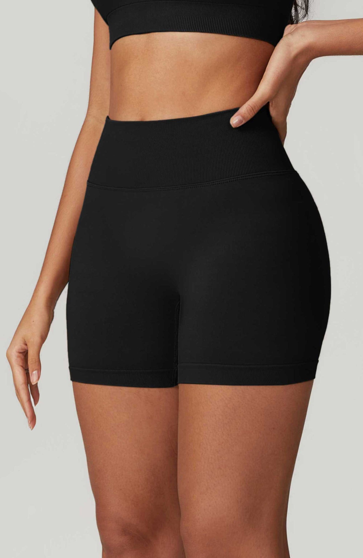 HR7692-2Seamless high-waisted yoga shorts from Europe and America, designed to flatten the stomach and lift the buttocks, suitable for wearing outside for running and other sports activities