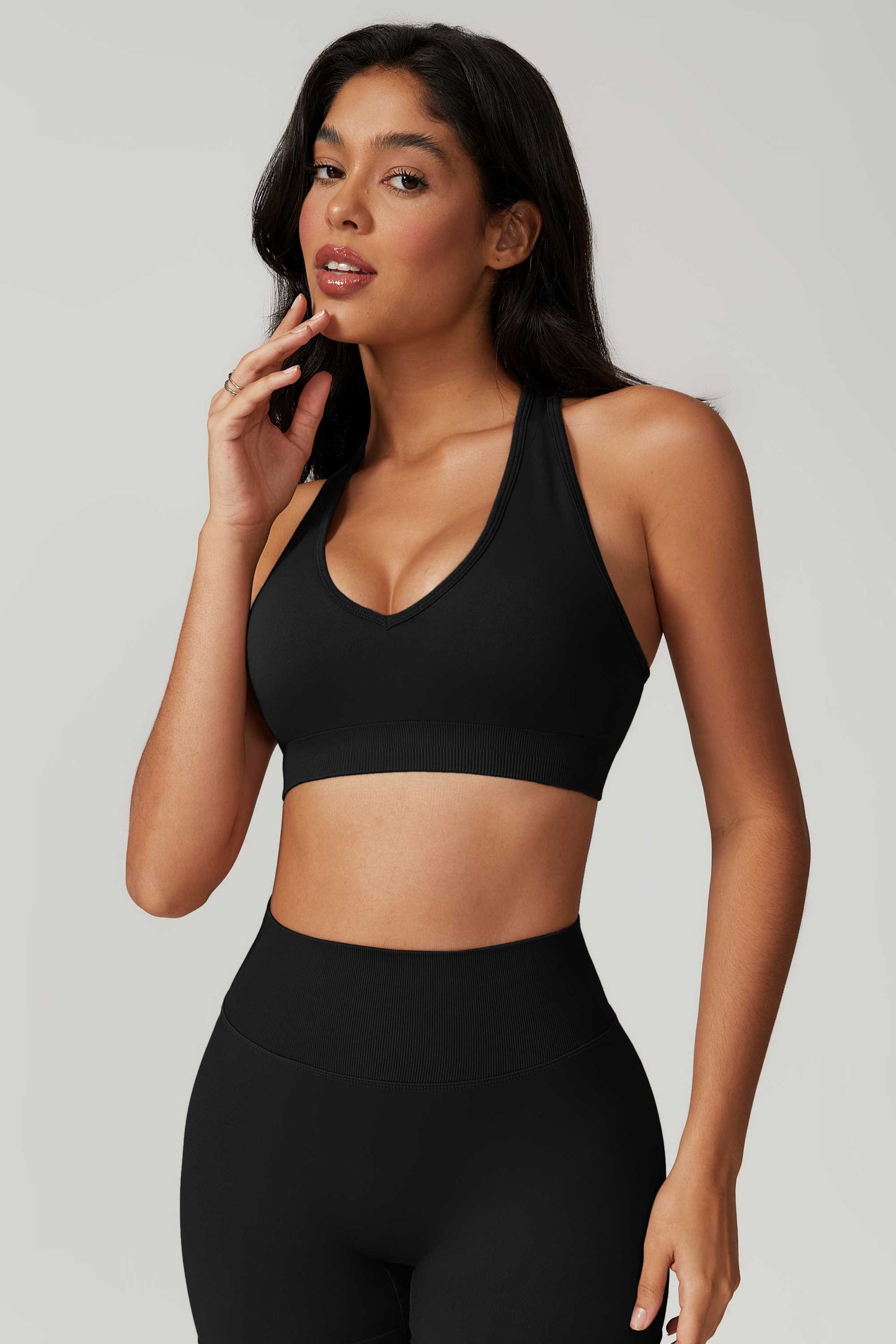 HR7692-1 Quick-drying backless yoga bra with a neck strap, providing a bare sensation for outdoor fitness. This tight-fitting sports underwear is designed for women who enjoy running