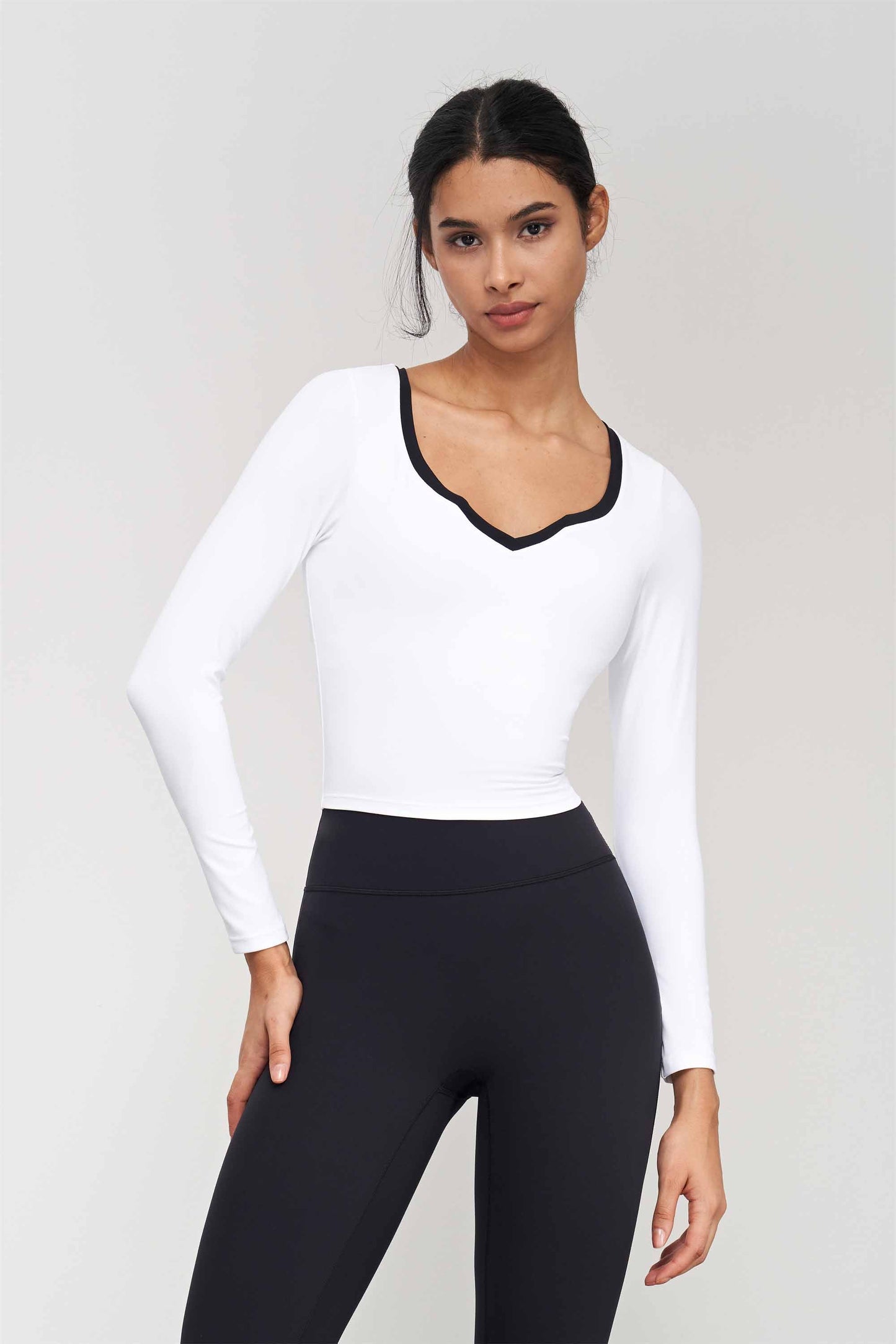 CX1572-NUF color contrast V-neck yoga wear long sleeve with chest pad autumn fitness wear top tight short swing naked yoga T-shirt woman