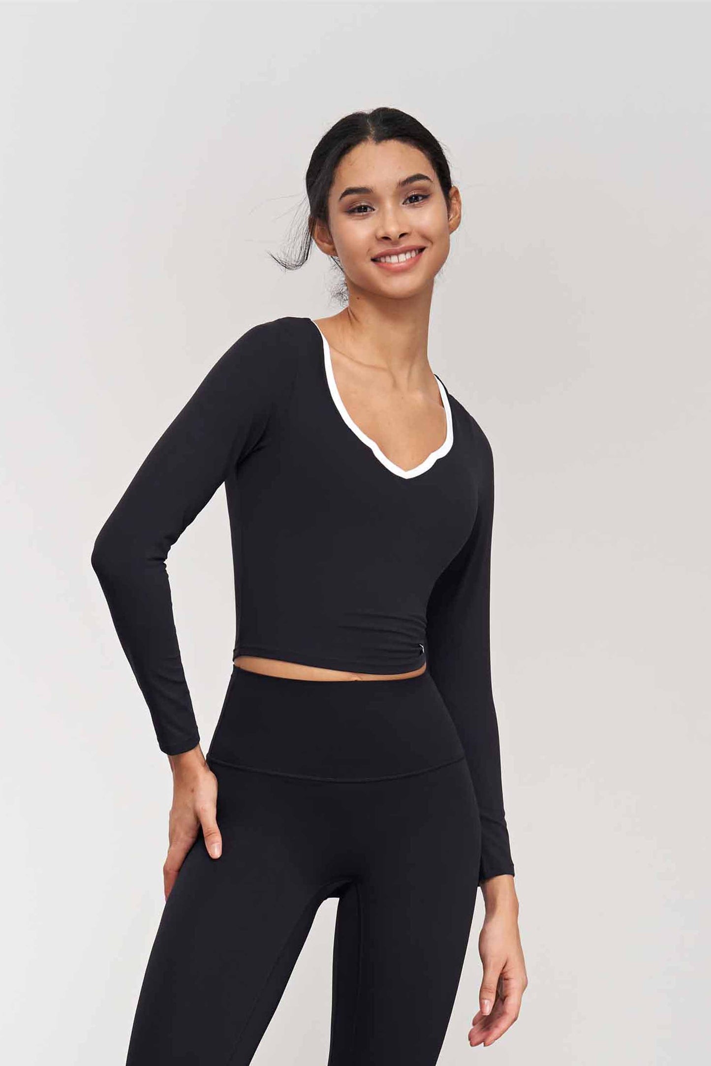 CX1572-NUF color contrast V-neck yoga wear long sleeve with chest pad autumn fitness wear top tight short swing naked yoga T-shirt woman