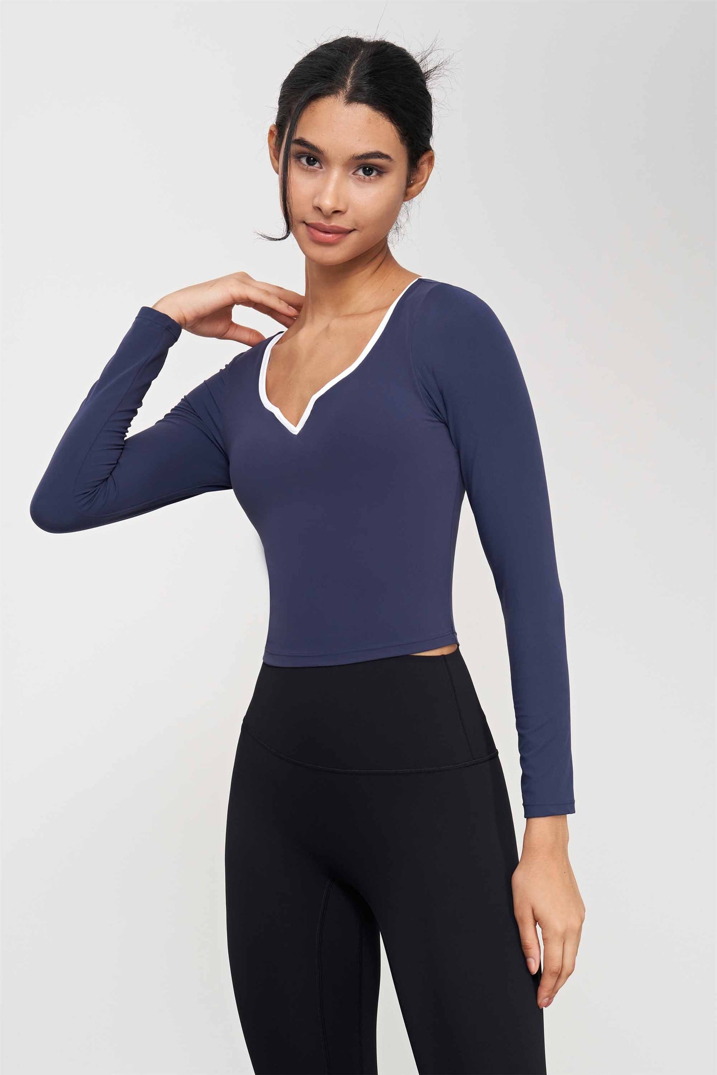 CX1572-NUF color contrast V-neck yoga wear long sleeve with chest pad autumn fitness wear top tight short swing naked yoga T-shirt woman