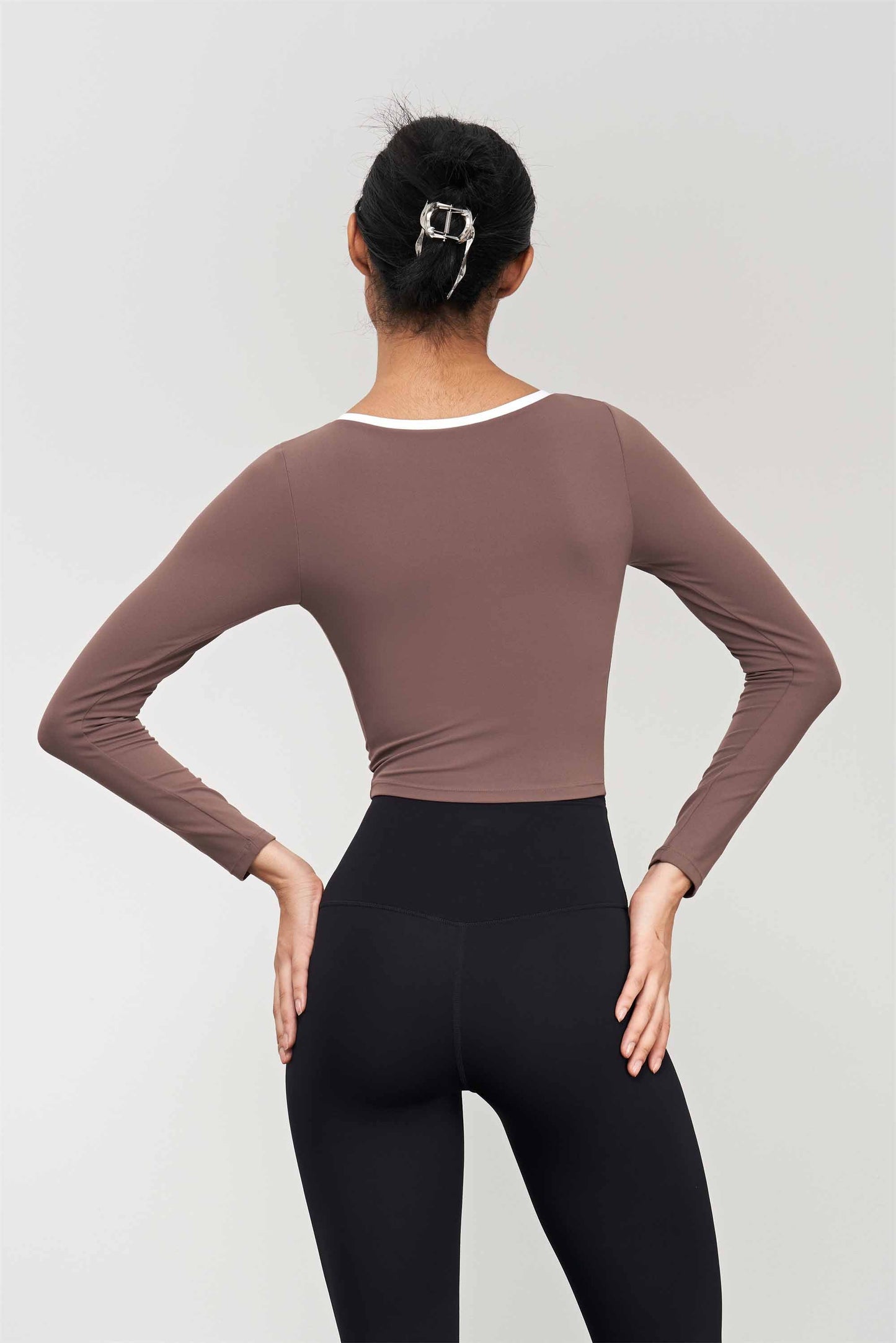 CX1572-NUF color contrast V-neck yoga wear long sleeve with chest pad autumn fitness wear top tight short swing naked yoga T-shirt woman