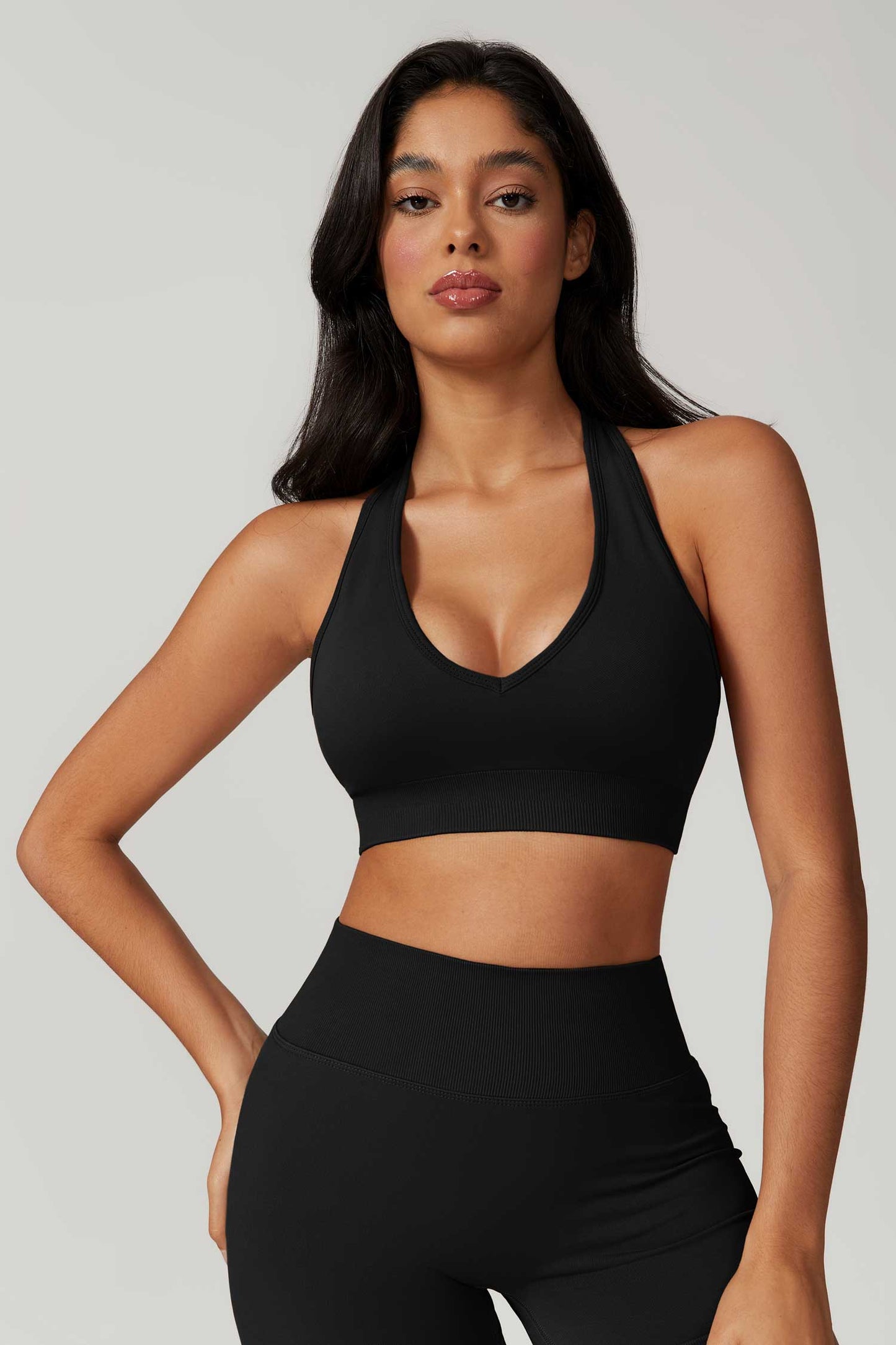 HR7692-1 Quick-drying backless yoga bra with a neck strap, providing a bare sensation for outdoor fitness. This tight-fitting sports underwear is designed for women who enjoy running