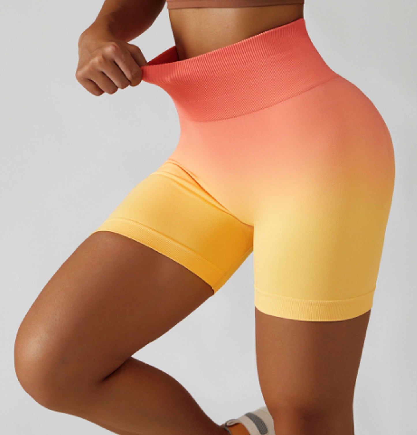 HR6406-European and American gradient seamless yoga shorts, breathable and tight-fitting sports shorts for women, high-waisted elastic butt-lifting fitness pants