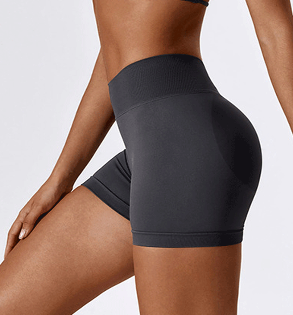 HR7137-Seamless high-waisted yoga shorts from Europe and America, designed to flatten the abdomen and lift the buttocks. These fitness shorts can be worn as outerwear for running and other sports activities